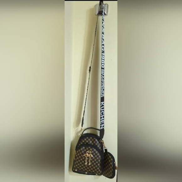 Designer Inspired Kissing Doves Handbag and Purse Set - Picture 13 of 16